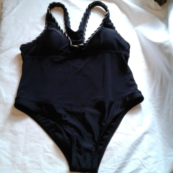 Pursuit swimsuit - Picture 3 of 8